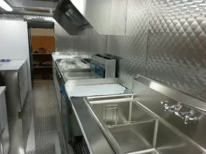 Canadian Brewhouse - Food Trucks - 18 ft Step Van